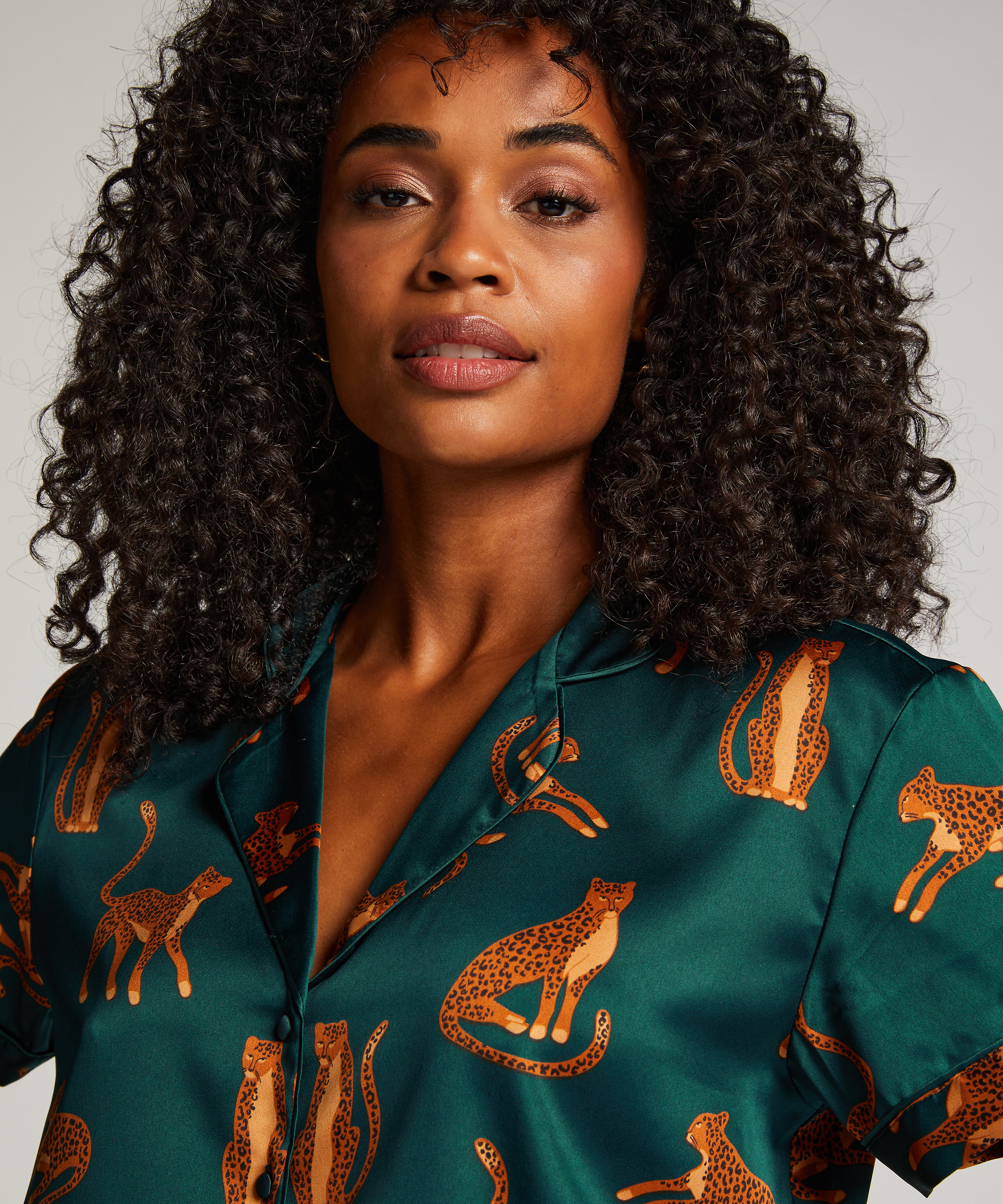 Satynowa narzutka Peppers z kr&oacute;tkim rękawem, Zielony, main