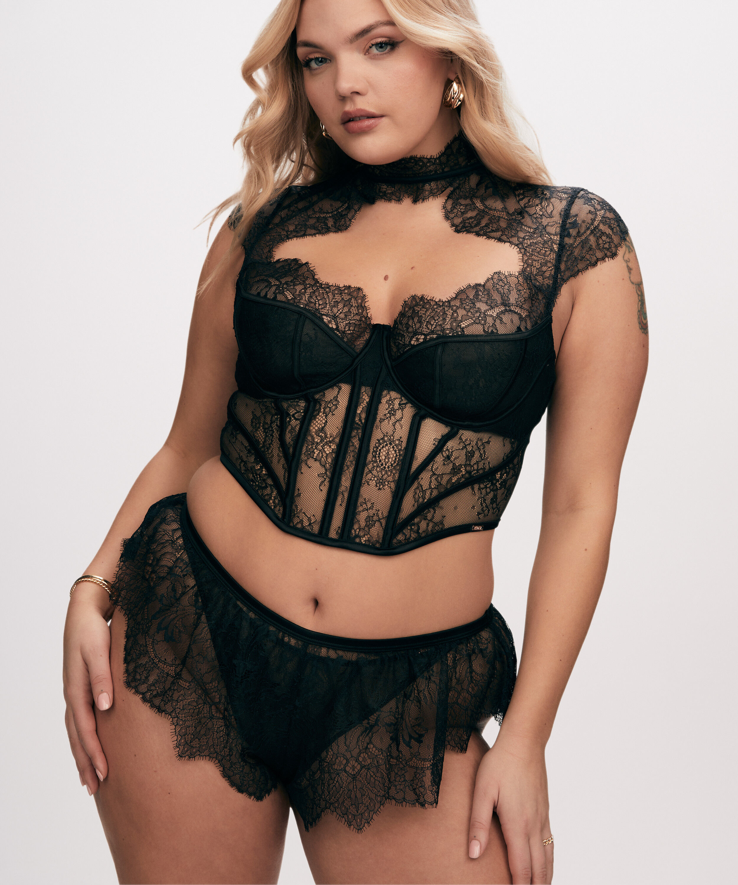 Top z fiszbinami Lace Camille, Czarny