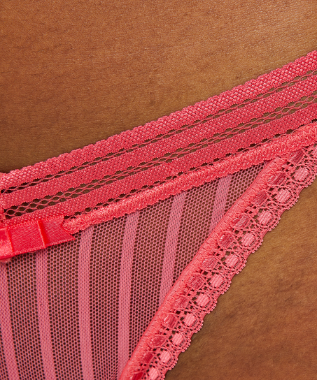 Niskie stringi Kira, Czerwony