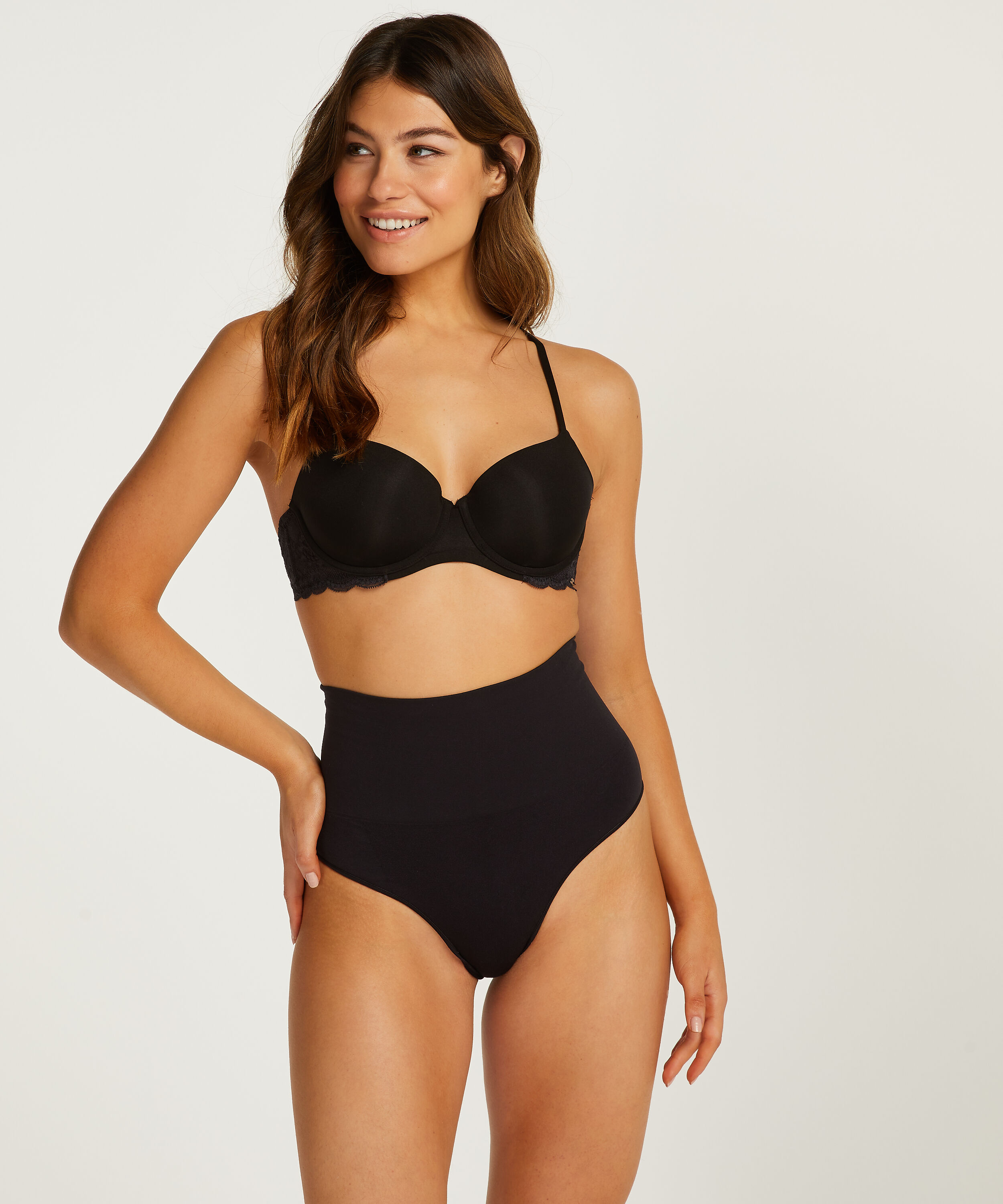 Modelujące stringi z wysokim stanem, Czarny