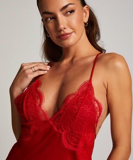 Satynowa halka, Czerwony