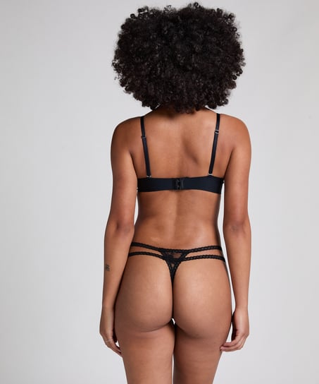 Stringi Irina, Czarny