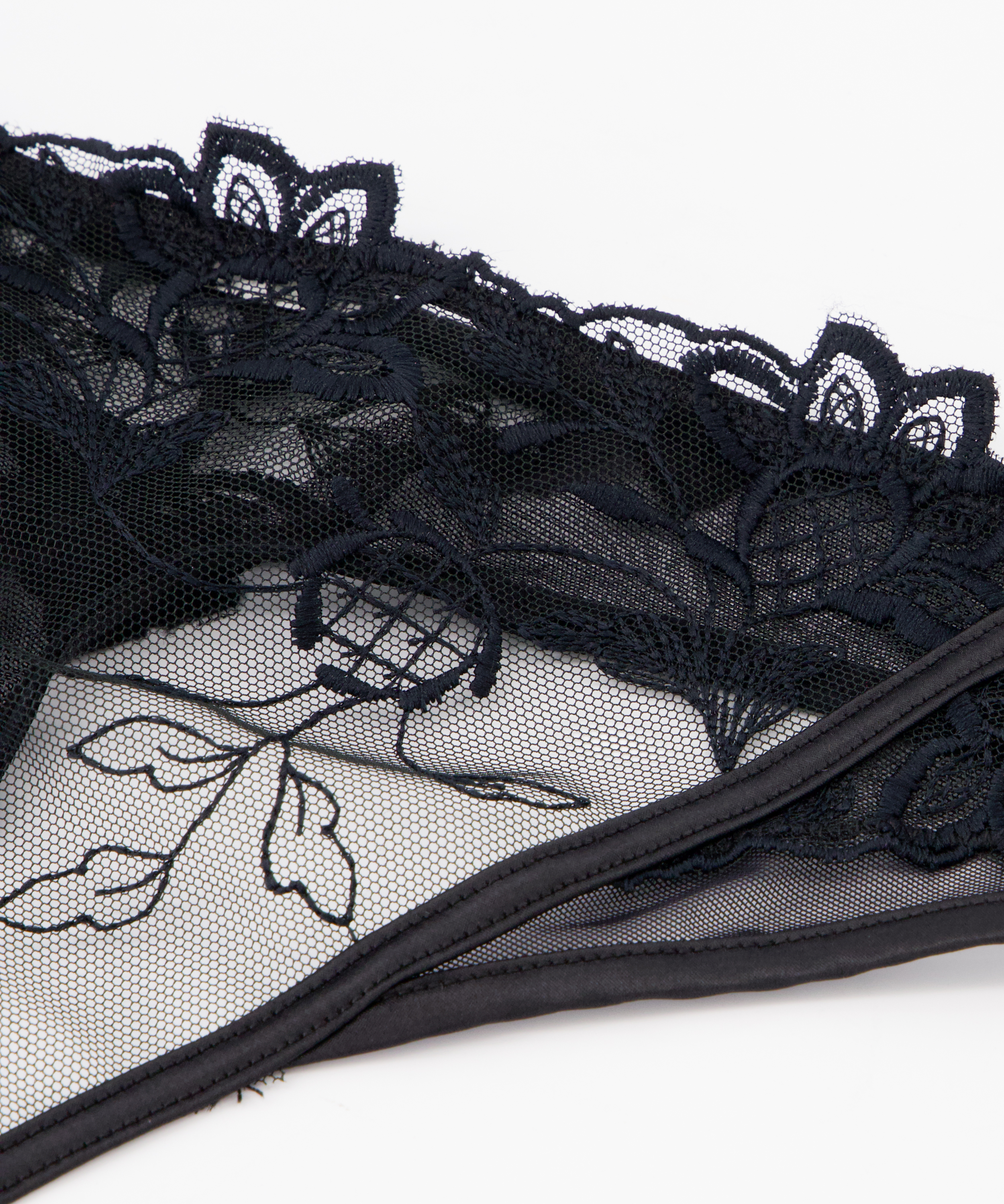 Stringi Inga, Czarny, main