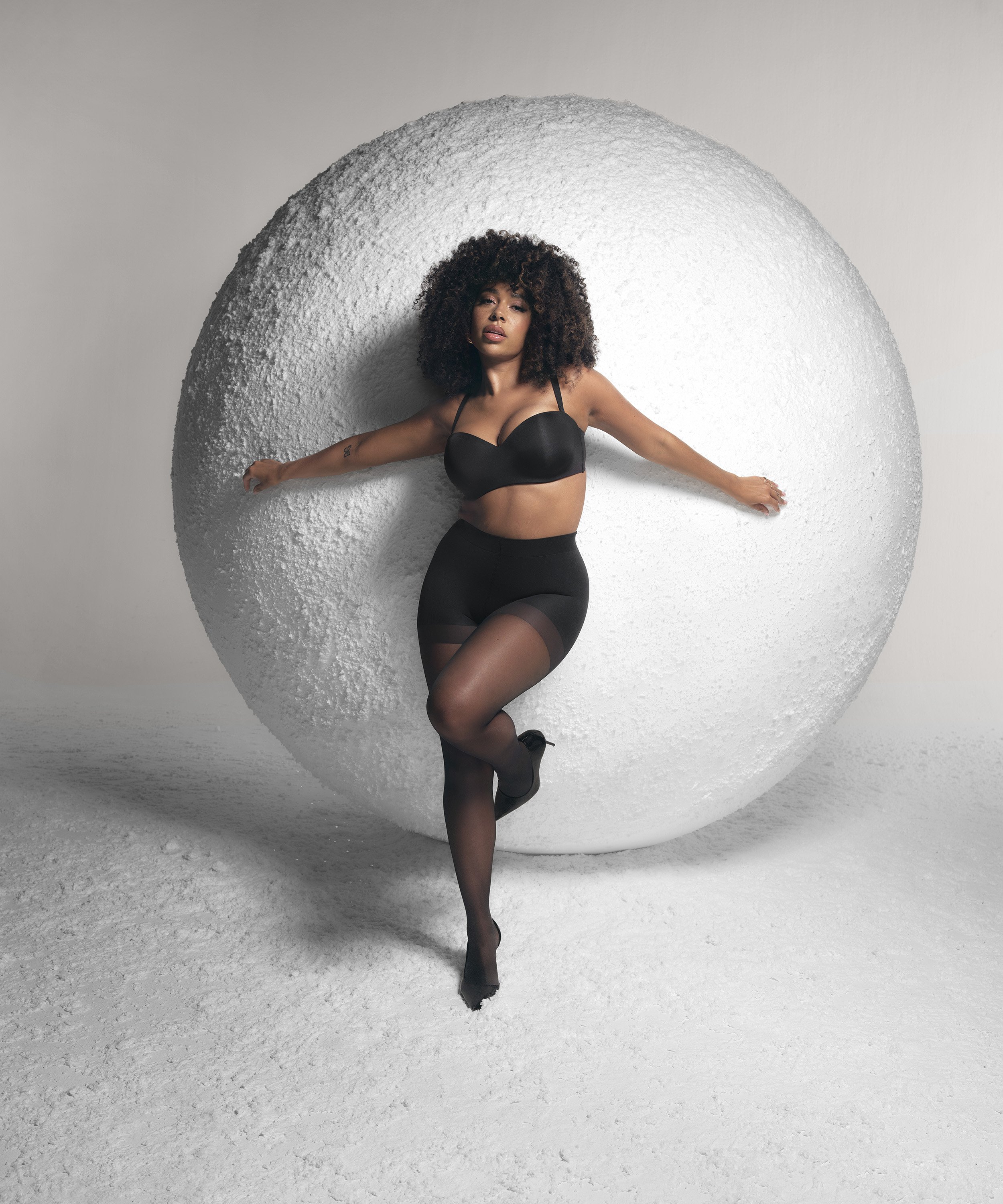 Usztywniony biustonosz push-up bez ramiączek na fiszbinach Smooth, Czarny, main