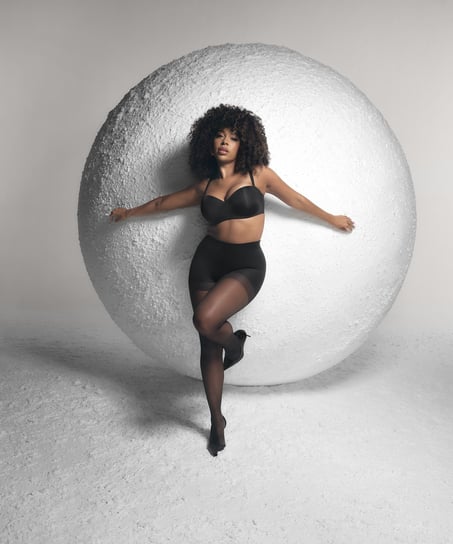 Usztywniony biustonosz push-up bez ramiączek na fiszbinach Smooth, Czarny