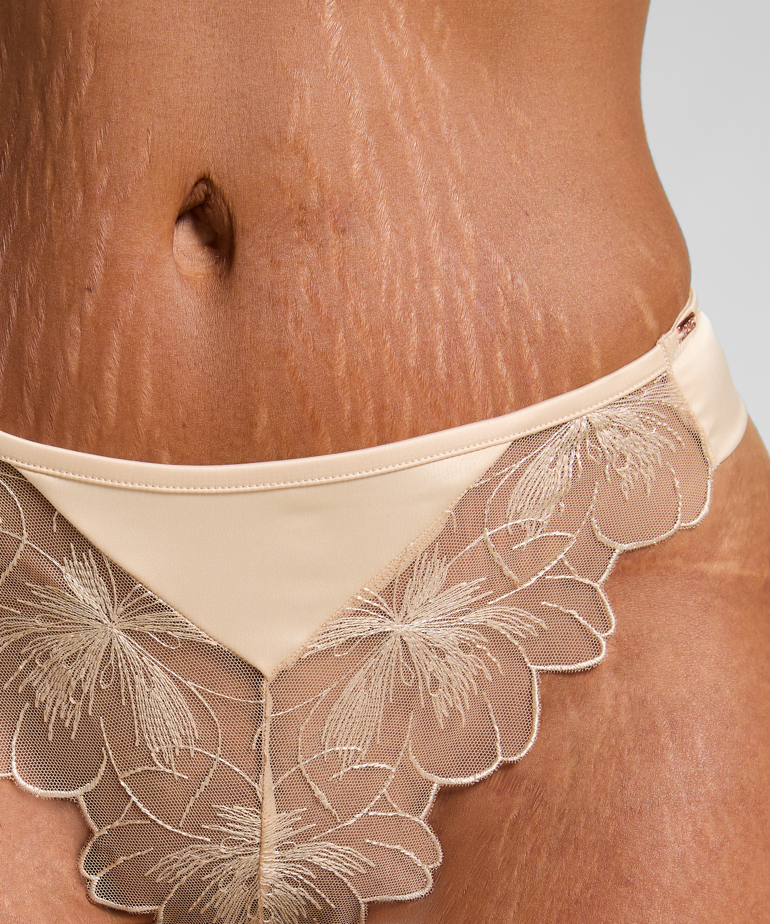 Stringi Emilia, Ż&oacute;łty, main