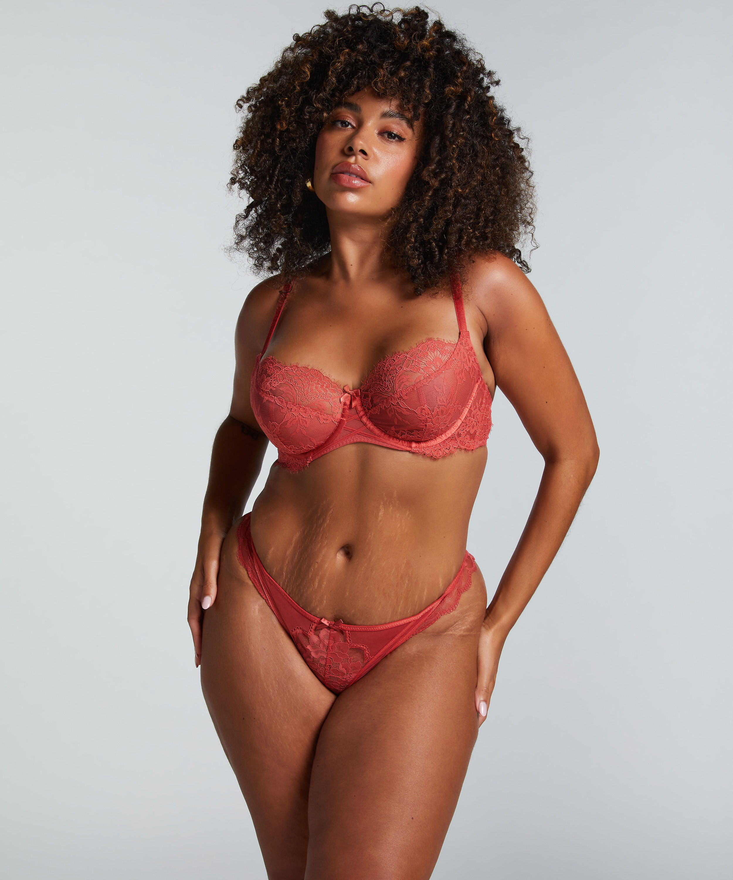Brazyliany Lorna, Czerwony, main