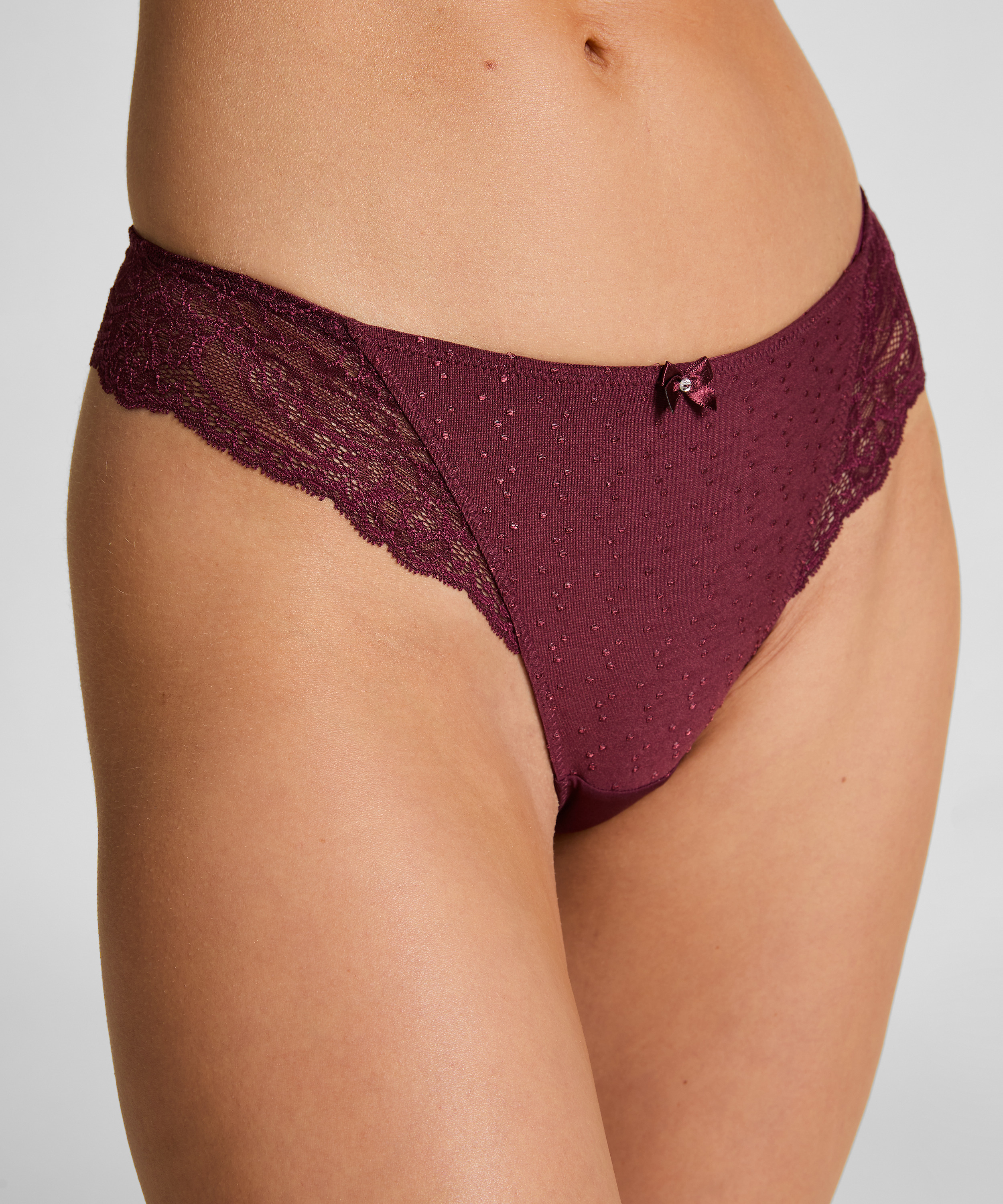 Stringi Sophie, Czerwony, main