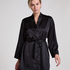 Satynowe kimono, Czarny