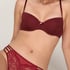 Stringi Briar, Czerwony