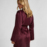 Satynowe kimono, Czerwony