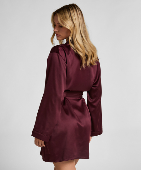 Satynowe kimono, Czerwony