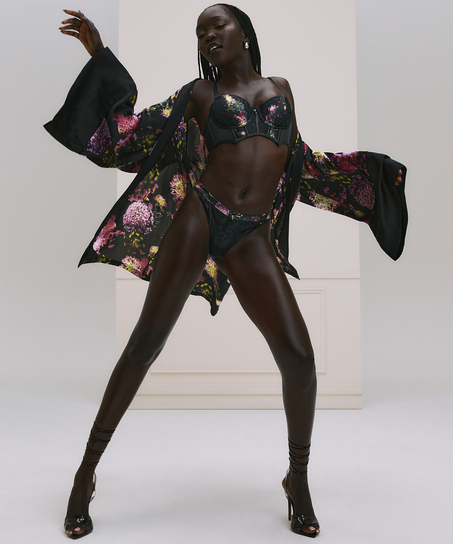 Satynowe kimono, Czarny