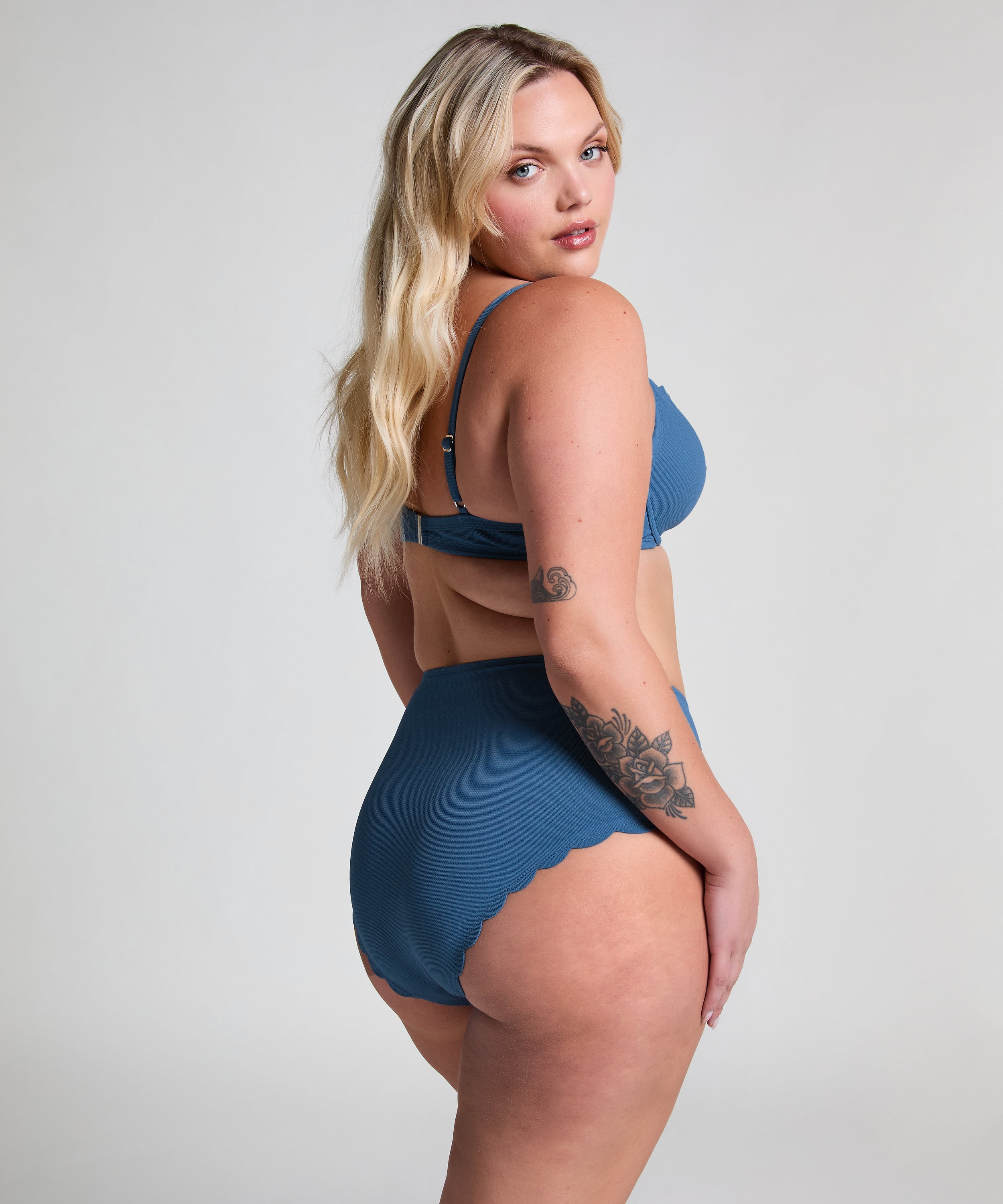 Usztywniany top bikini z fiszbinami Scallop, Niebieski, main