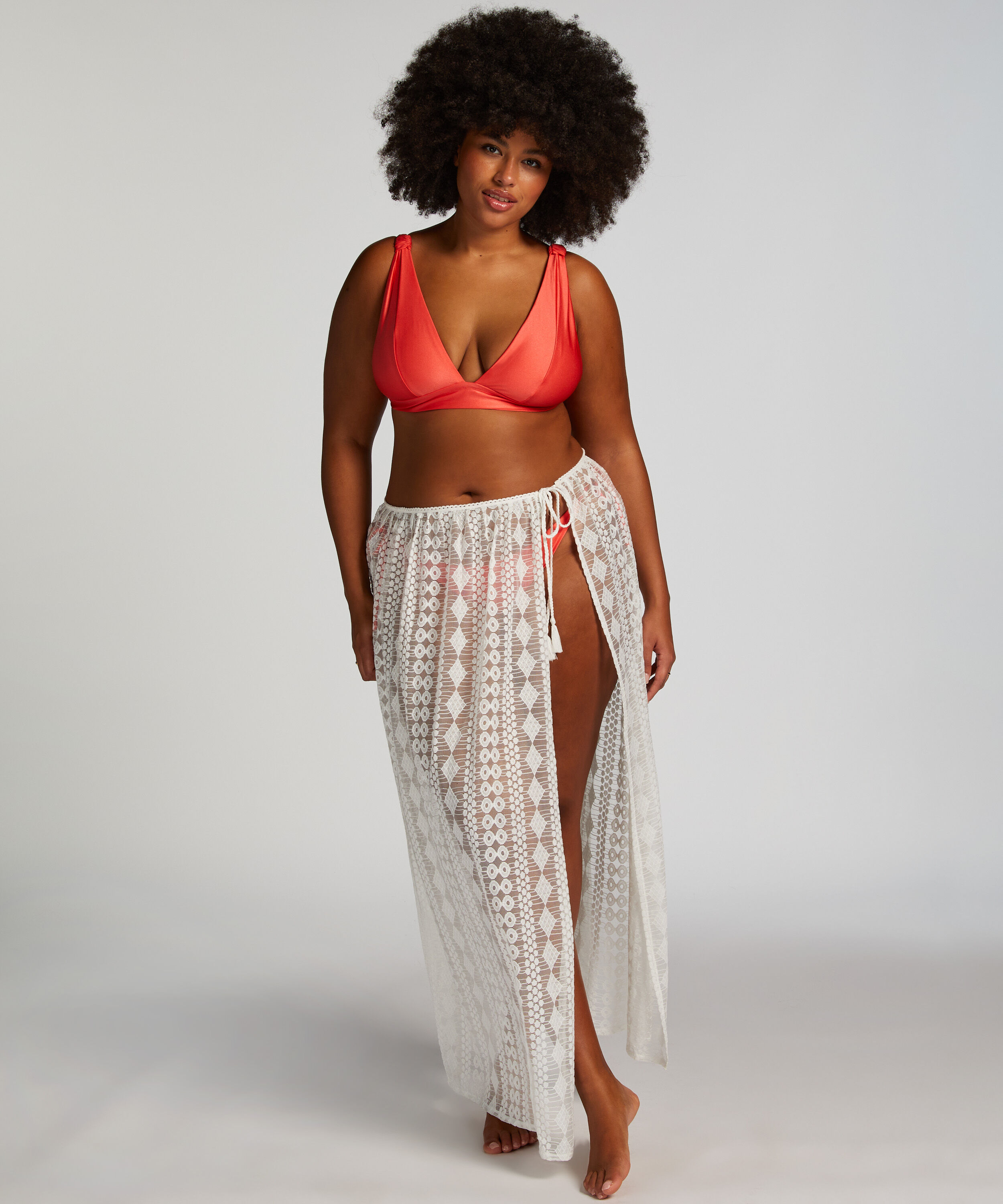 Sp&oacute;dnica plażowa, Biały