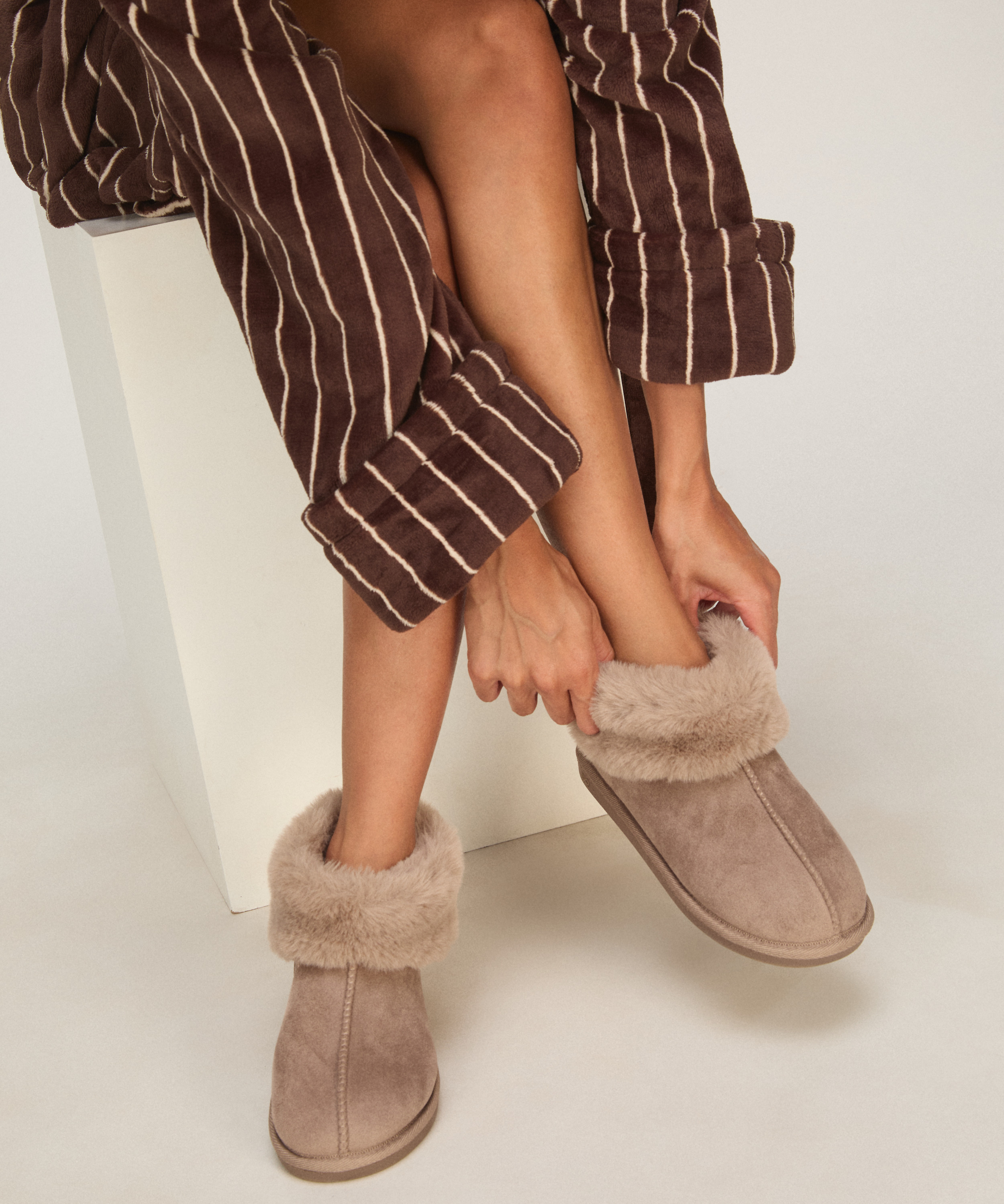 Kapcie Boot Faux Suede, Szary, main