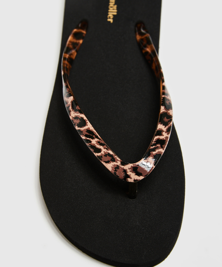 Fikuśne klapki, Czarny