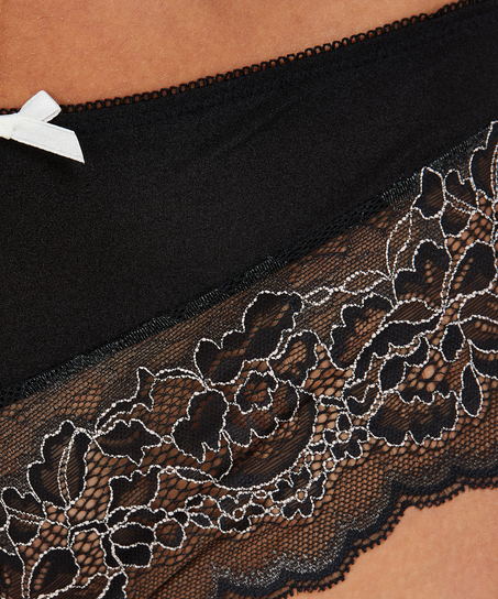 Lacey Brazilian, Czarny