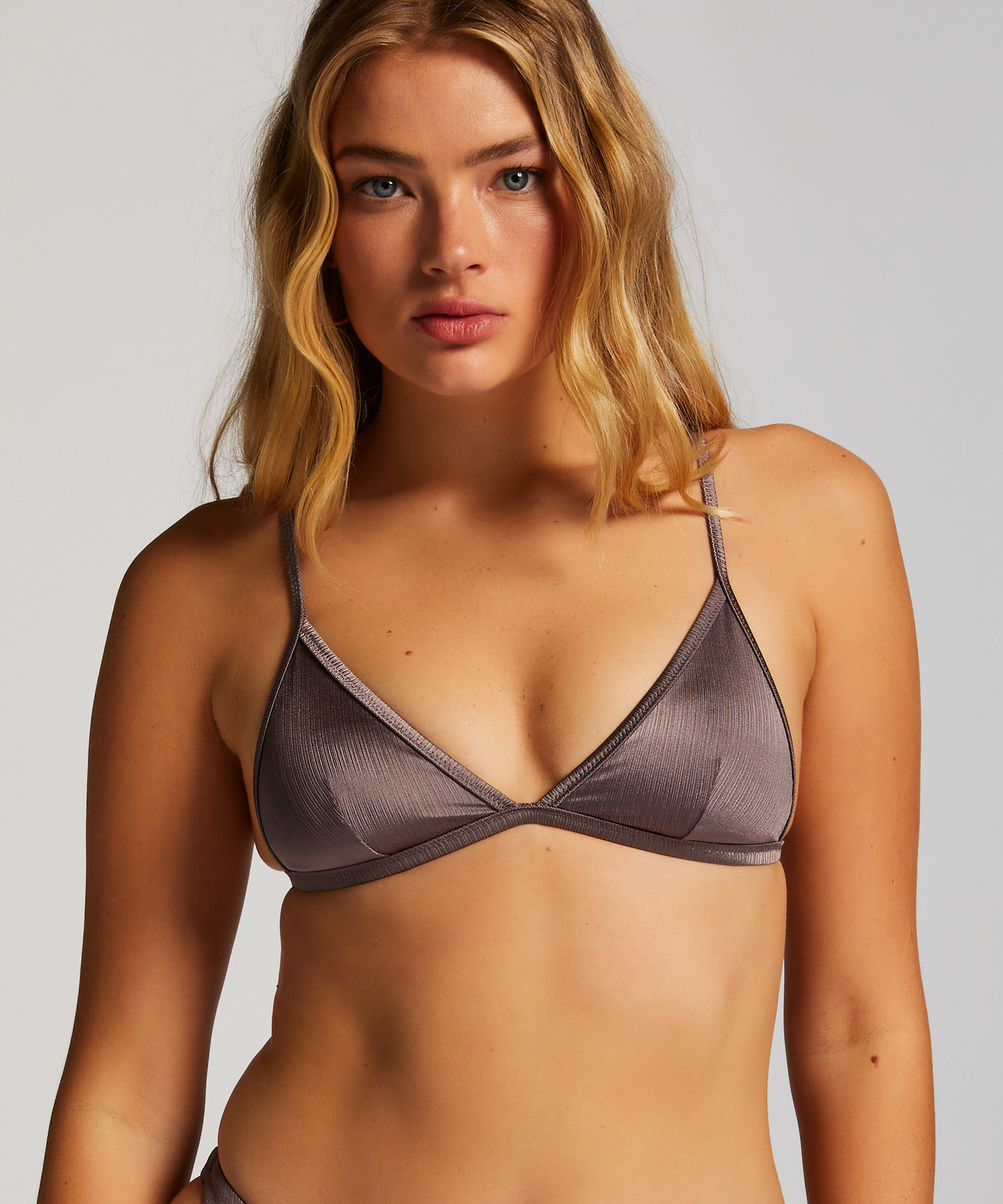Tr&oacute;jkątna g&oacute;ra od bikini Luna, Szary