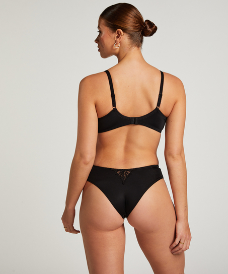 Brasile&ntilde;a Diva, Czarny