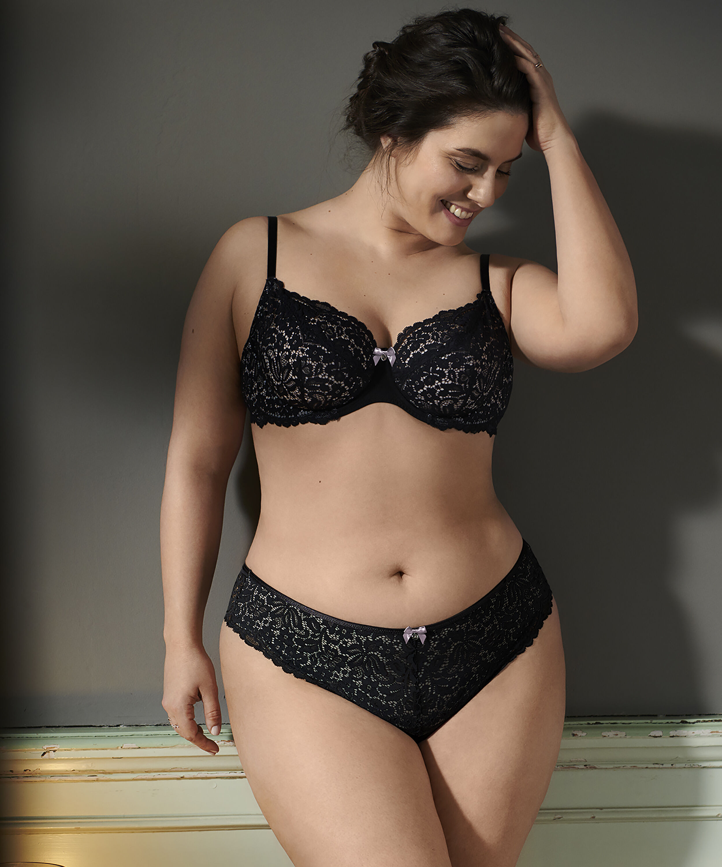 Marina Brazilian, Czarny