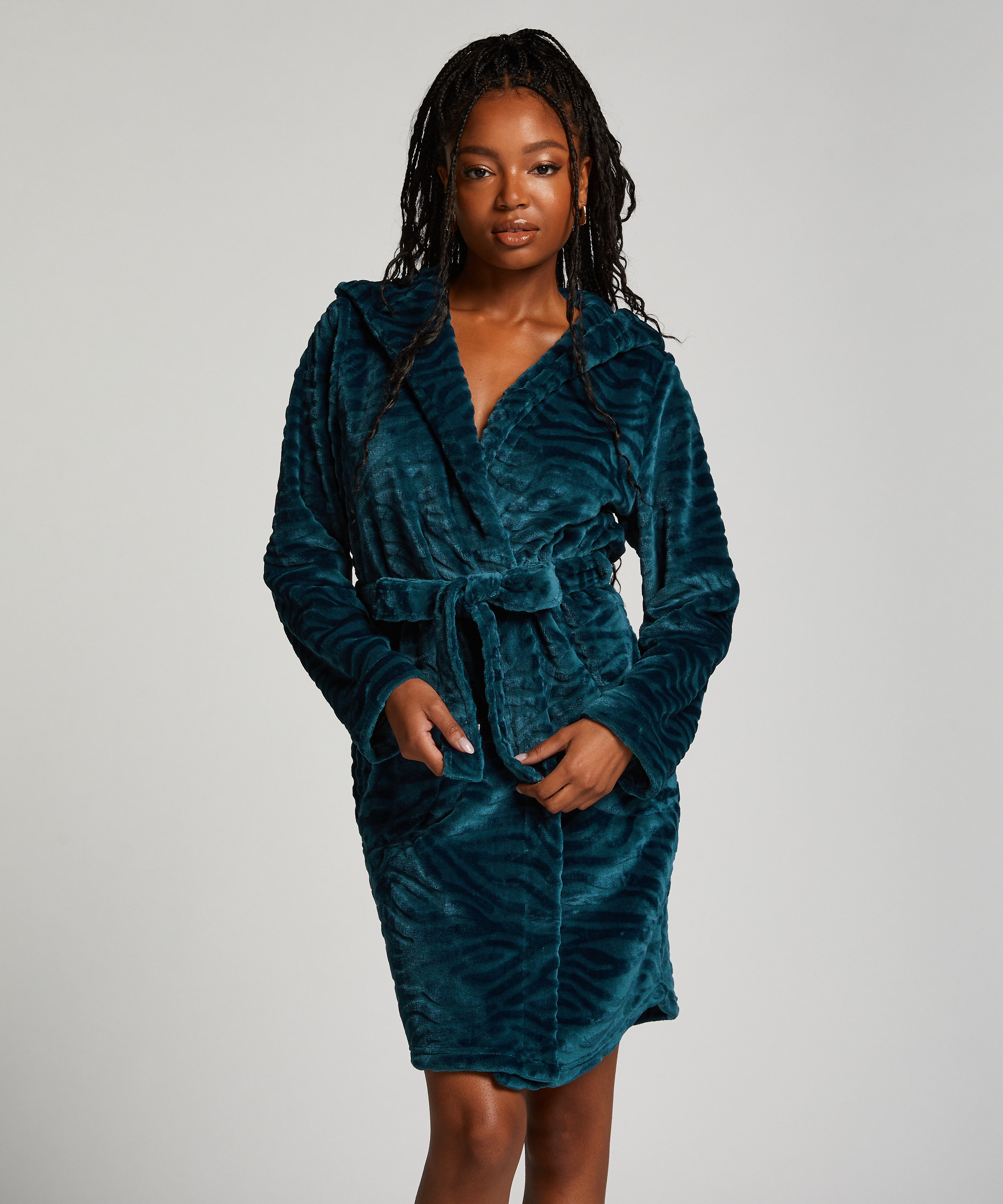 Kr&oacute;tki szlafrok z prążkowanego polaru, Niebieski, main