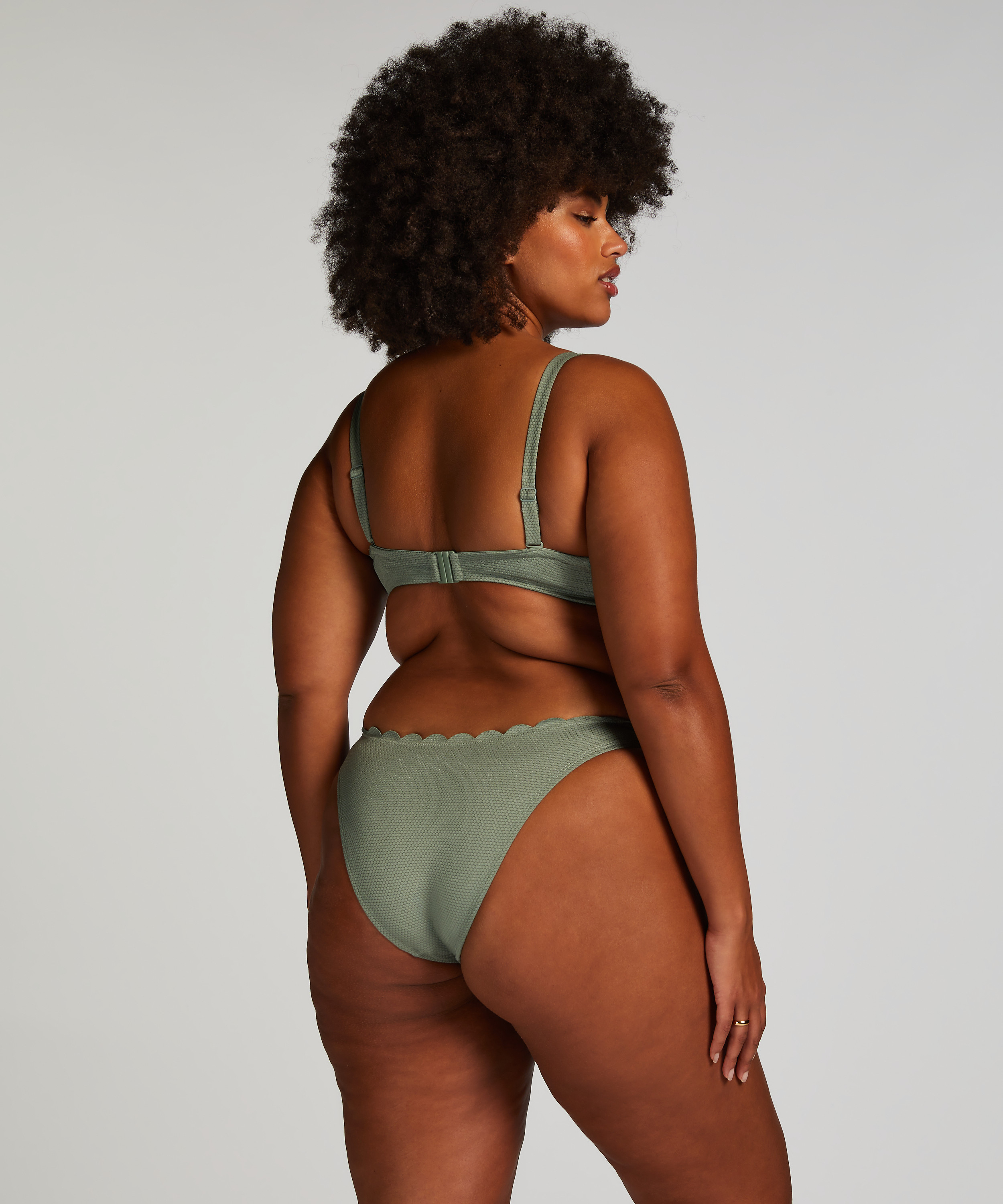G&oacute;ra od bikini push-up z fiszbinami, z falowanym brzegiem, miseczki A &ndash; E, Zielony, main