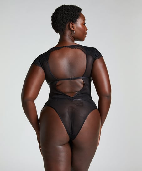 Body Daphne, Czarny