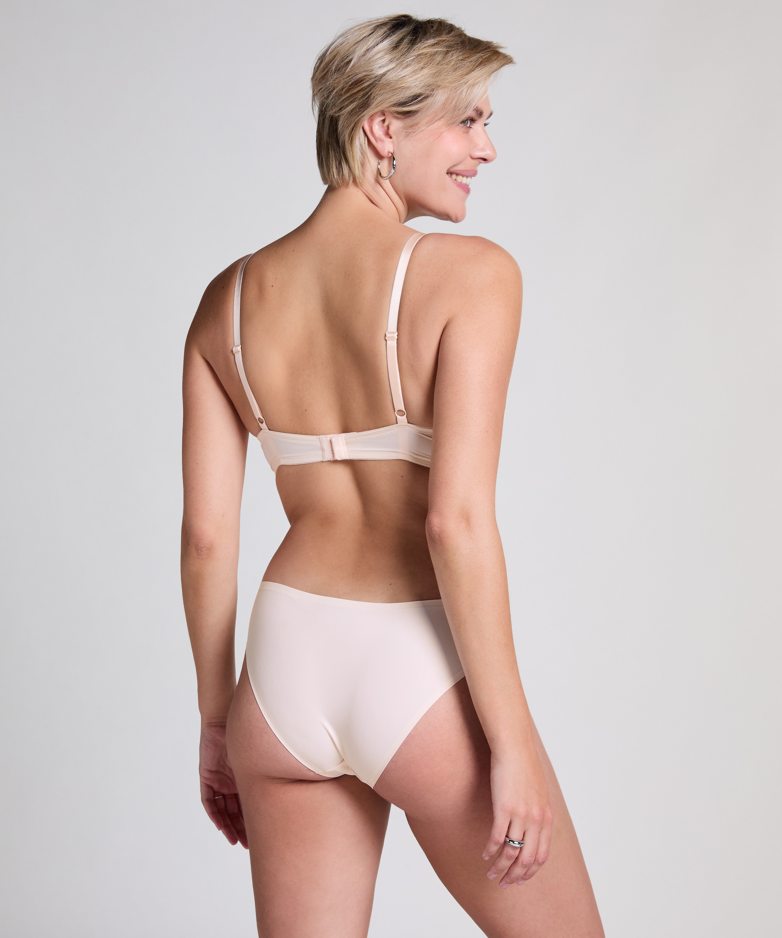 Niewidoczne brazyliany, Beżowy, main