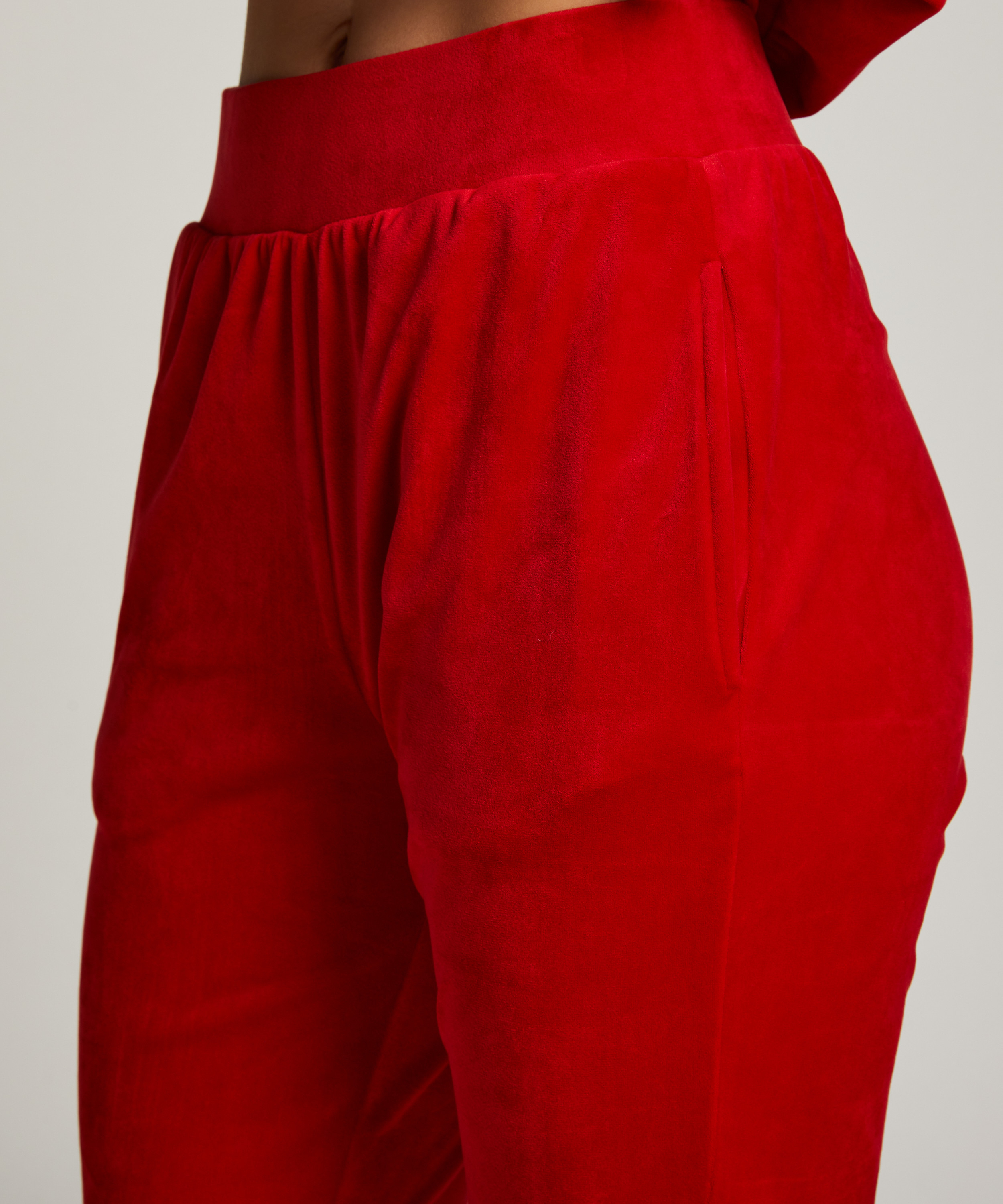 DO NOT SELL, Czerwony, main