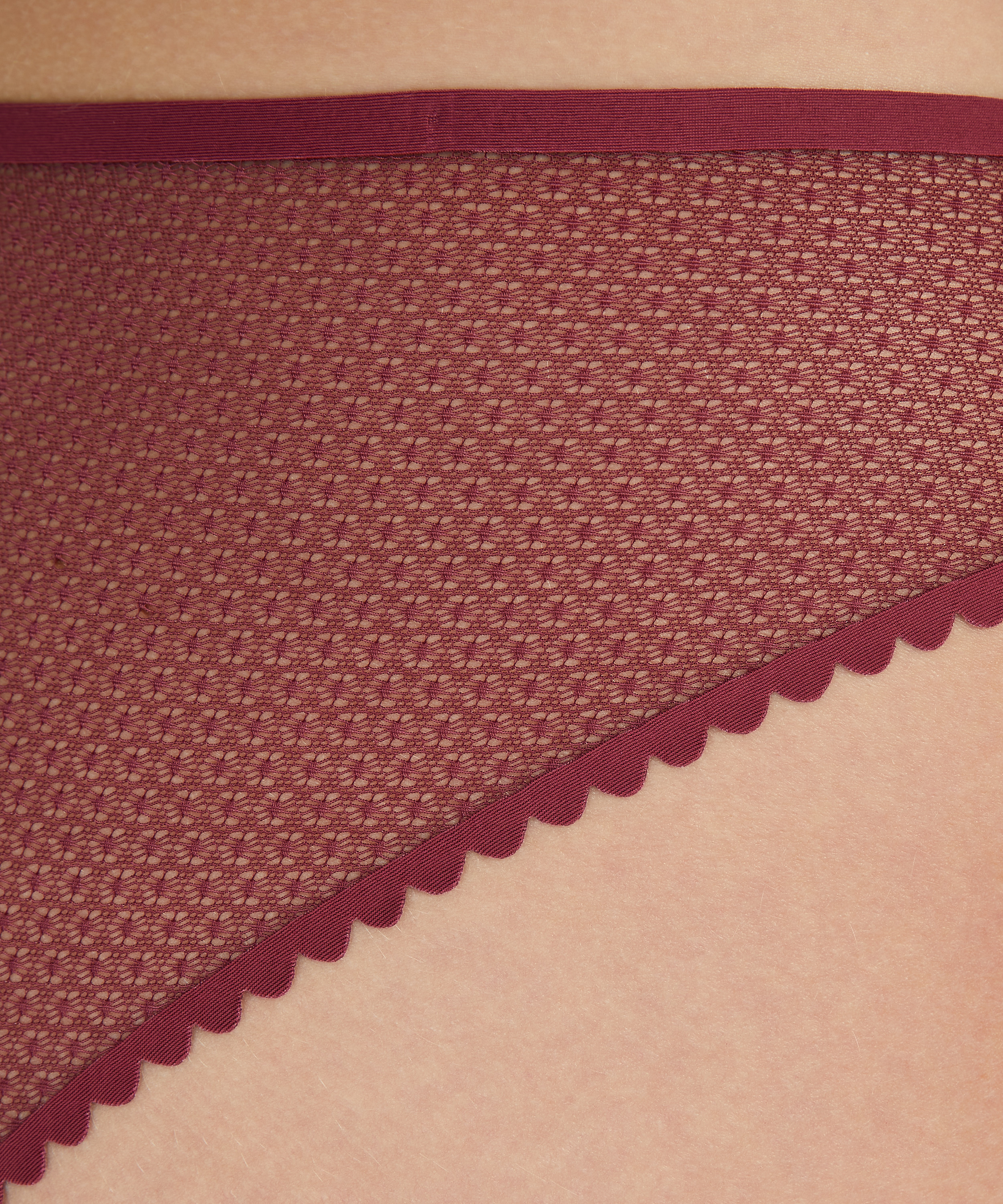 Niewidoczne pod ubraniem brazyliany, Czerwony, main