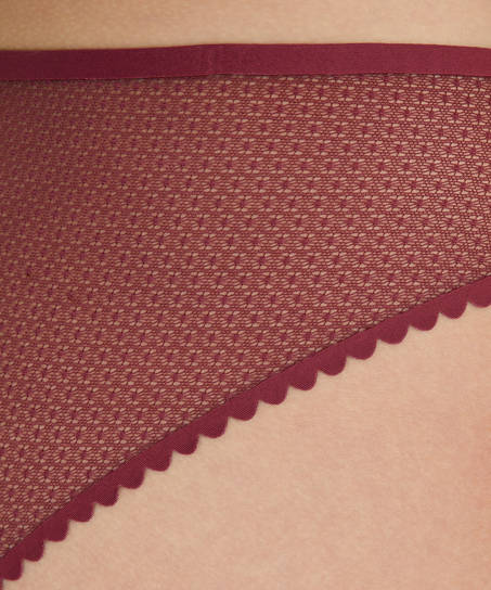 Niewidoczne pod ubraniem brazyliany, Czerwony