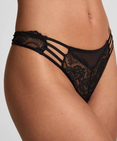 Stringi Briar, Czarny