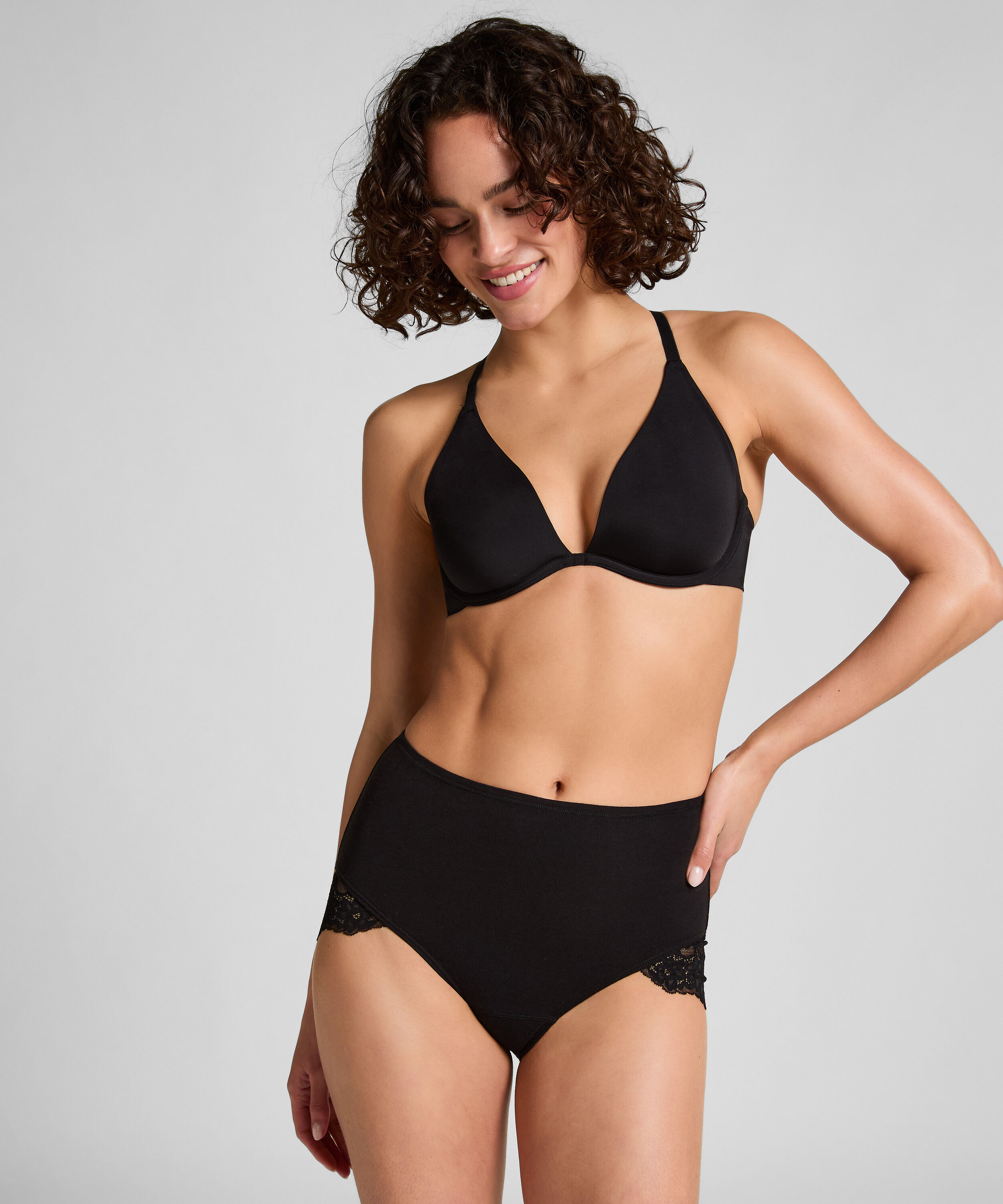 Koronkowa halka Maxi, Czarny