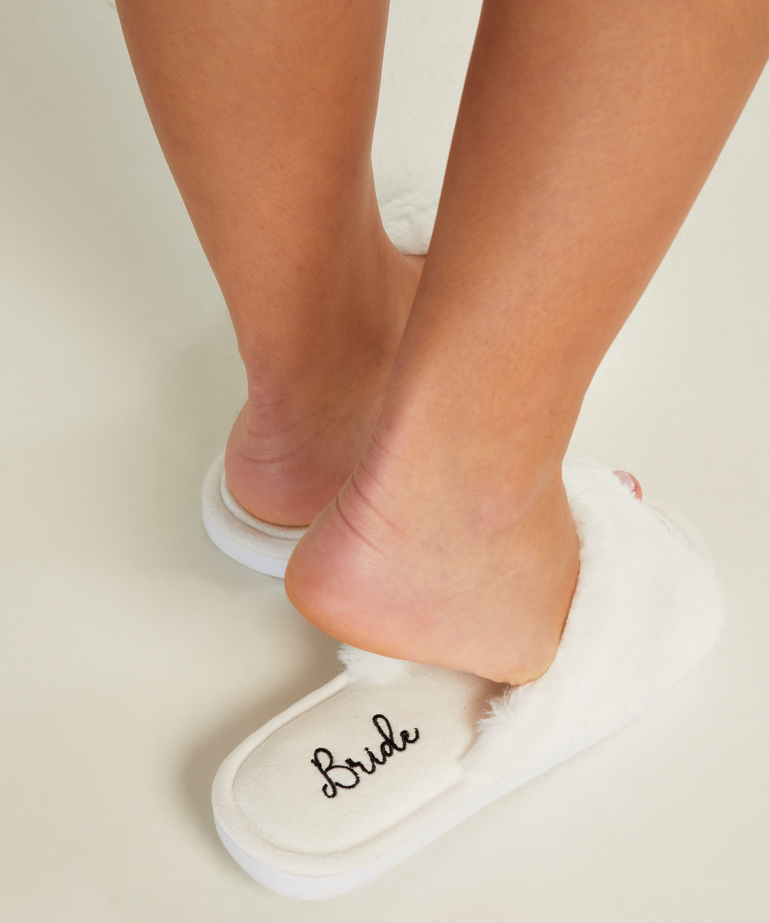 Kapcie dla panny młodej, Biały