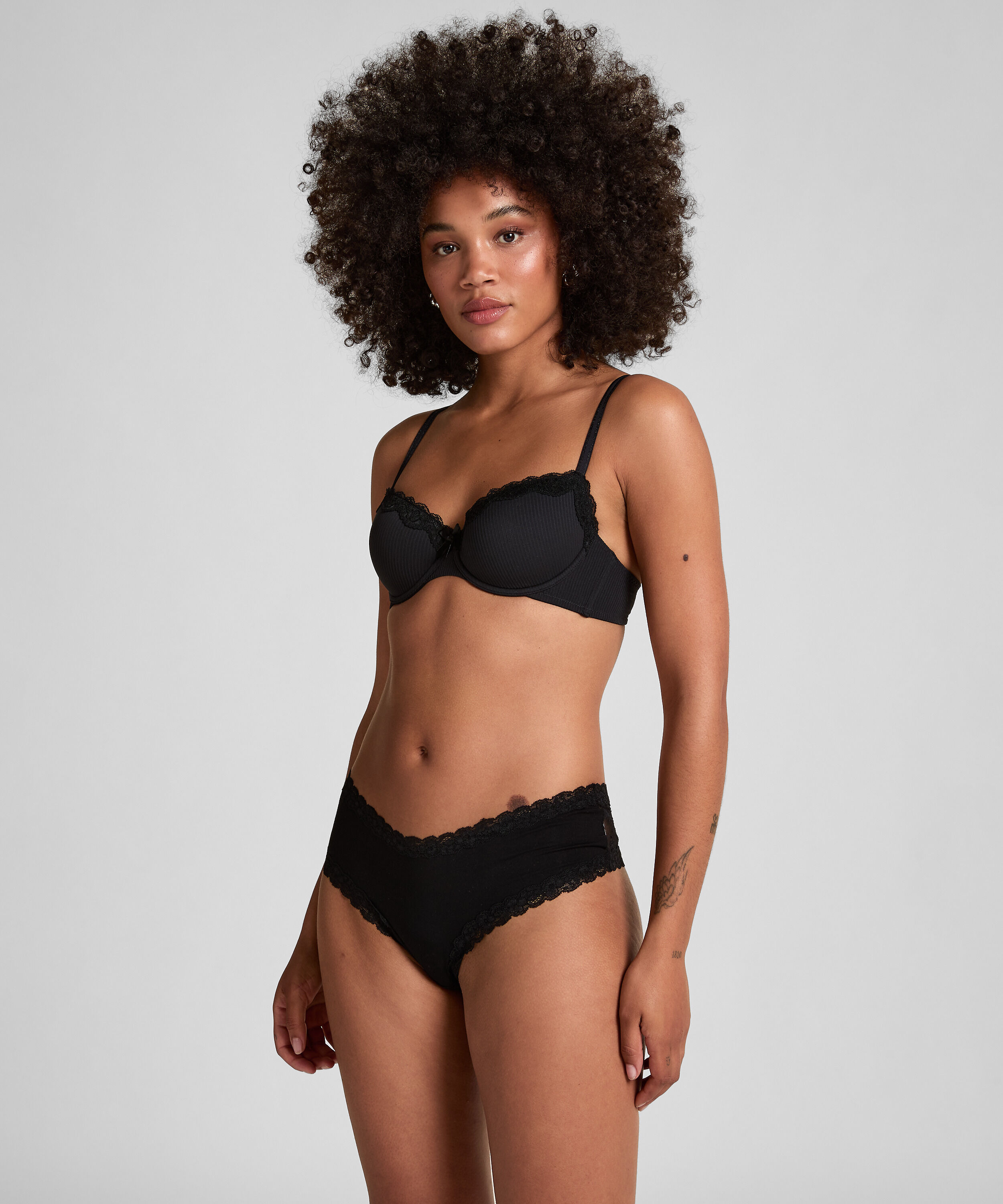 2 sztuki biustonoszy usztywnianych z fiszbinami Lola, Czarny