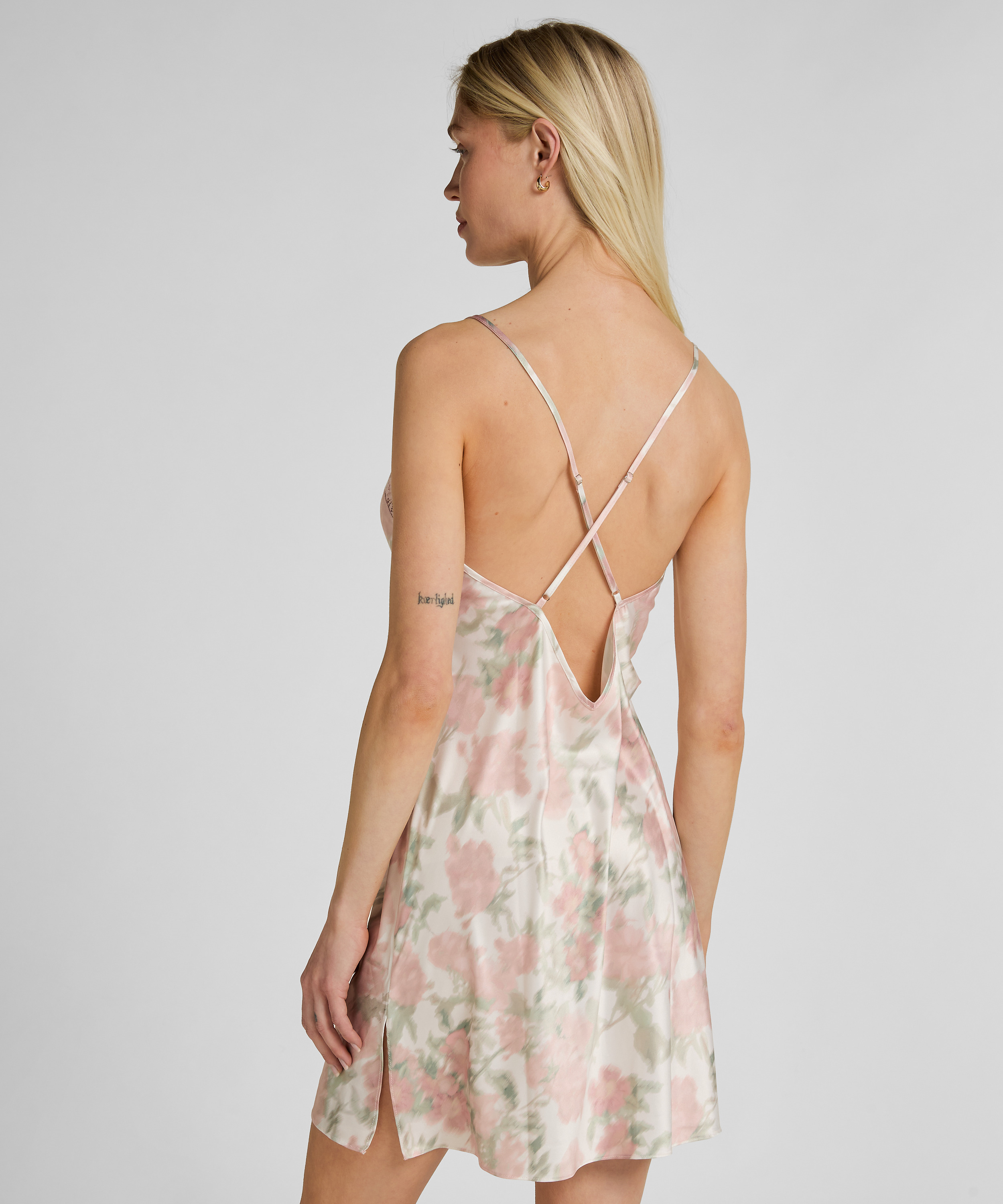 Satynowa Koszulka Nocna w Kwiatowy Wz&oacute;r, Biały, main