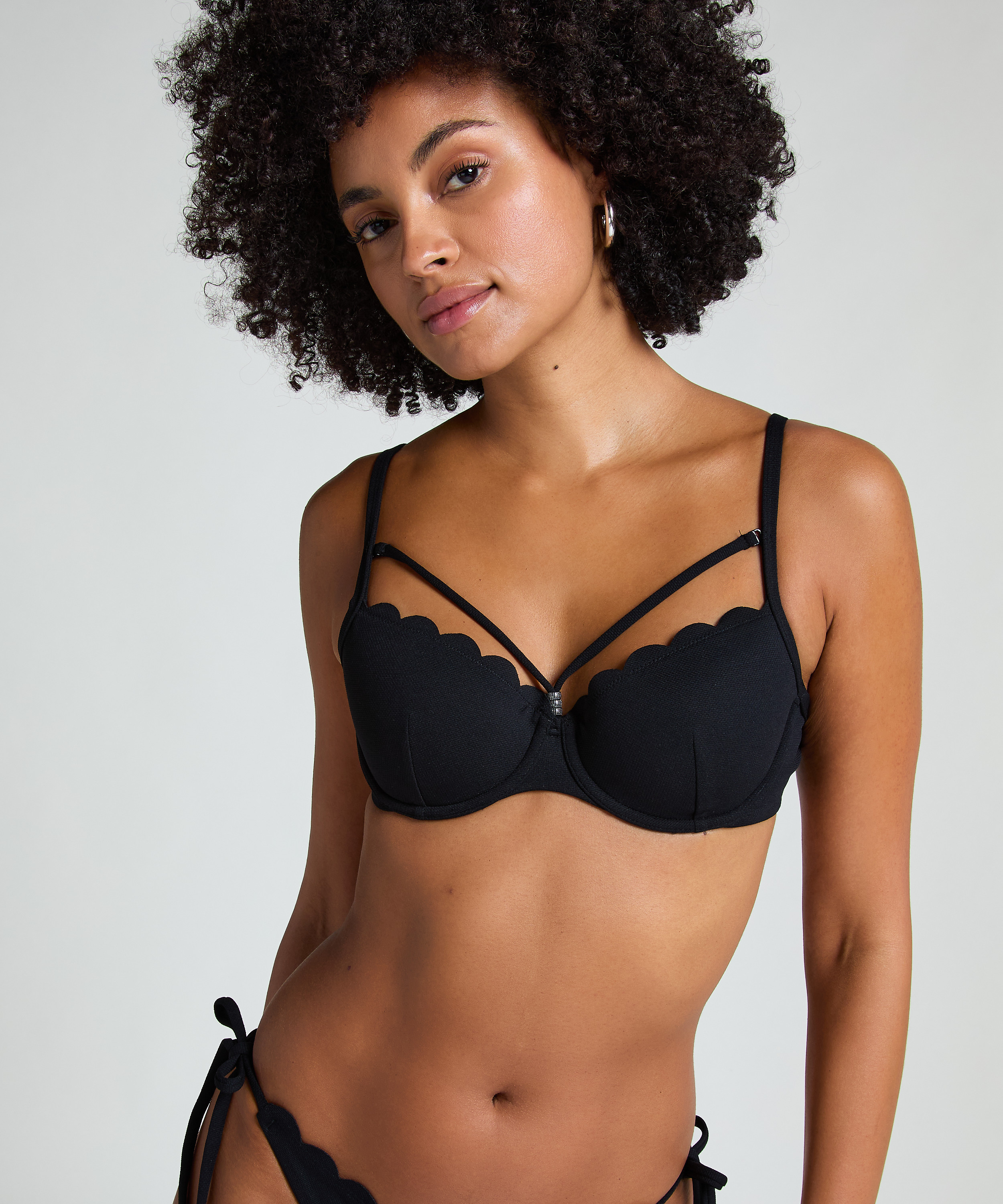 Usztywniany top bikini z fiszbinami Scallop, Czarny, main