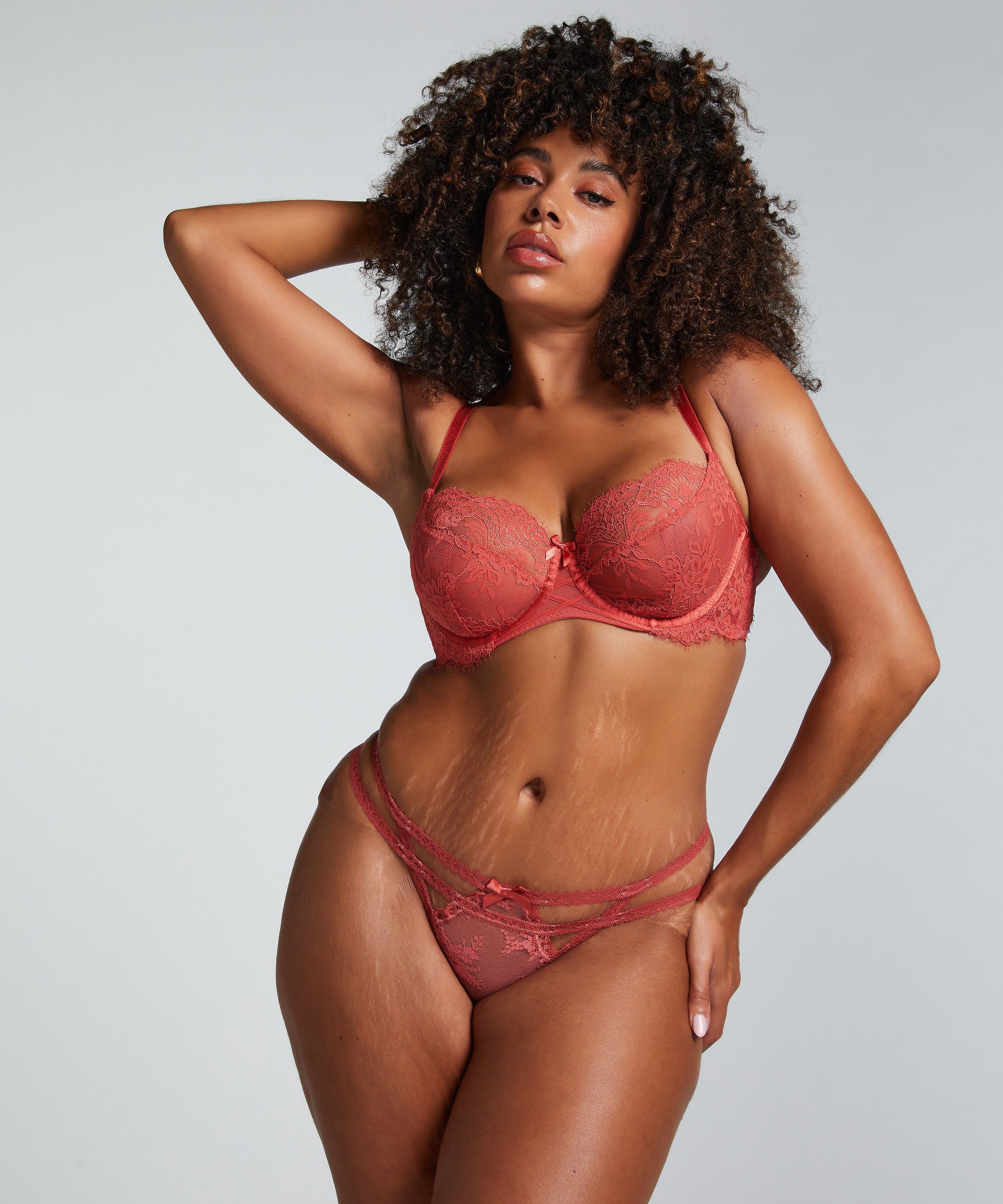 Stringi Irina, Czerwony, main