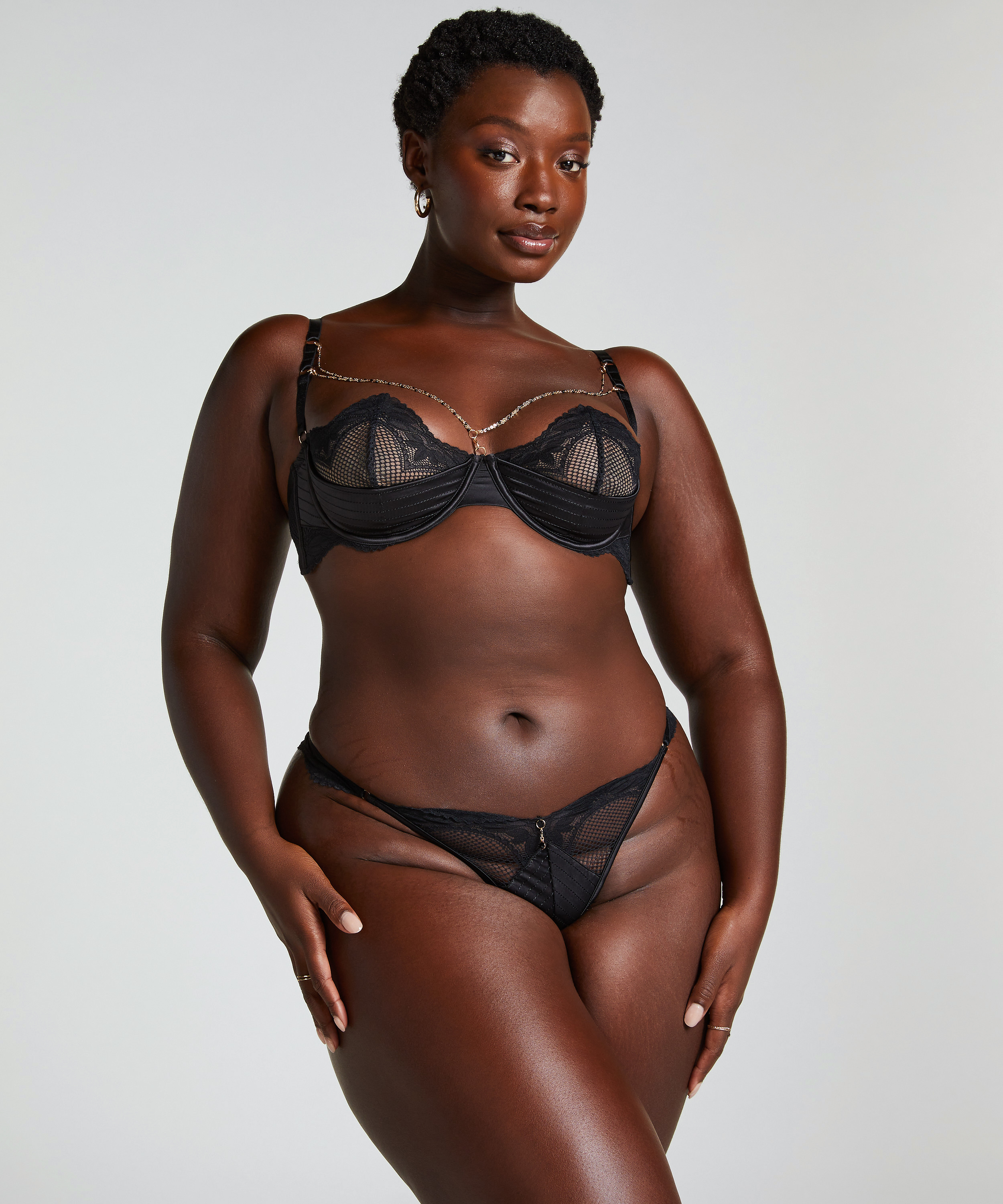 Stringi Belladonna, Czarny, main