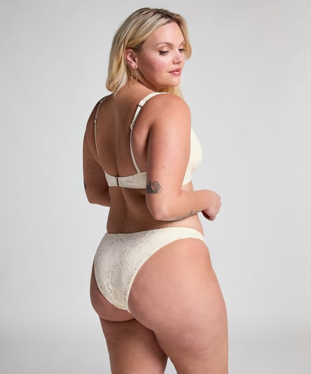 Szydełkowy d&oacute;ł od bikini z wysokim stanem, Biały
