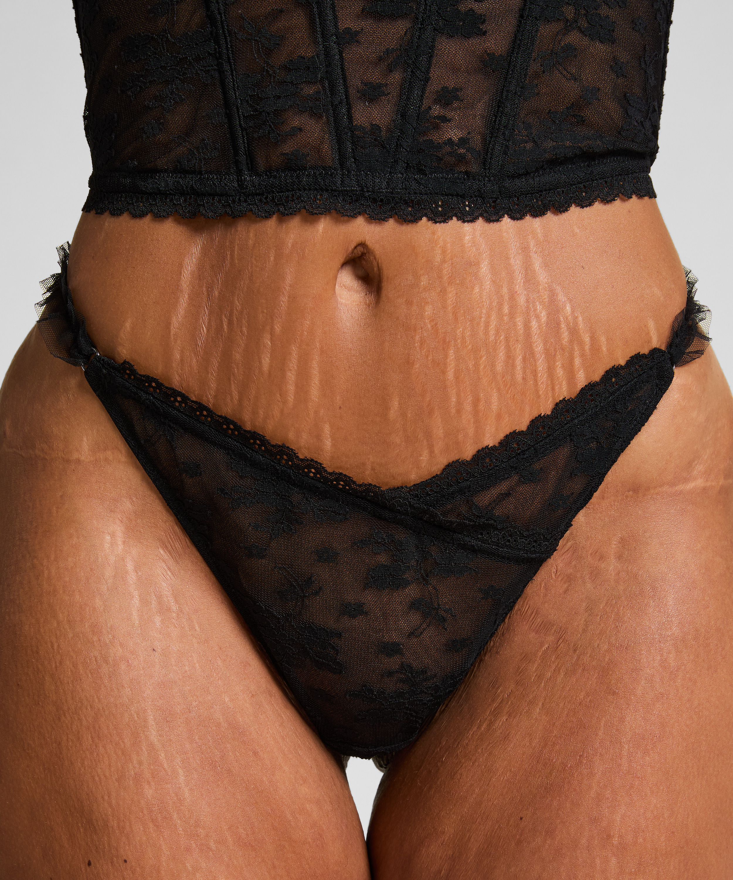 Stringi Darcy, Czarny, main
