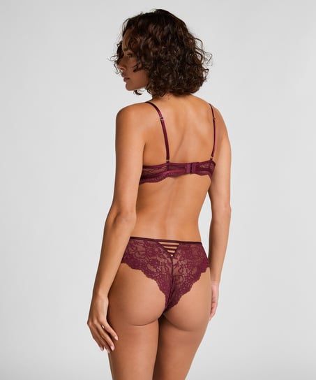 Brazyliany Belle, Czerwony