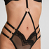 Stringi Belladonna, Czarny
