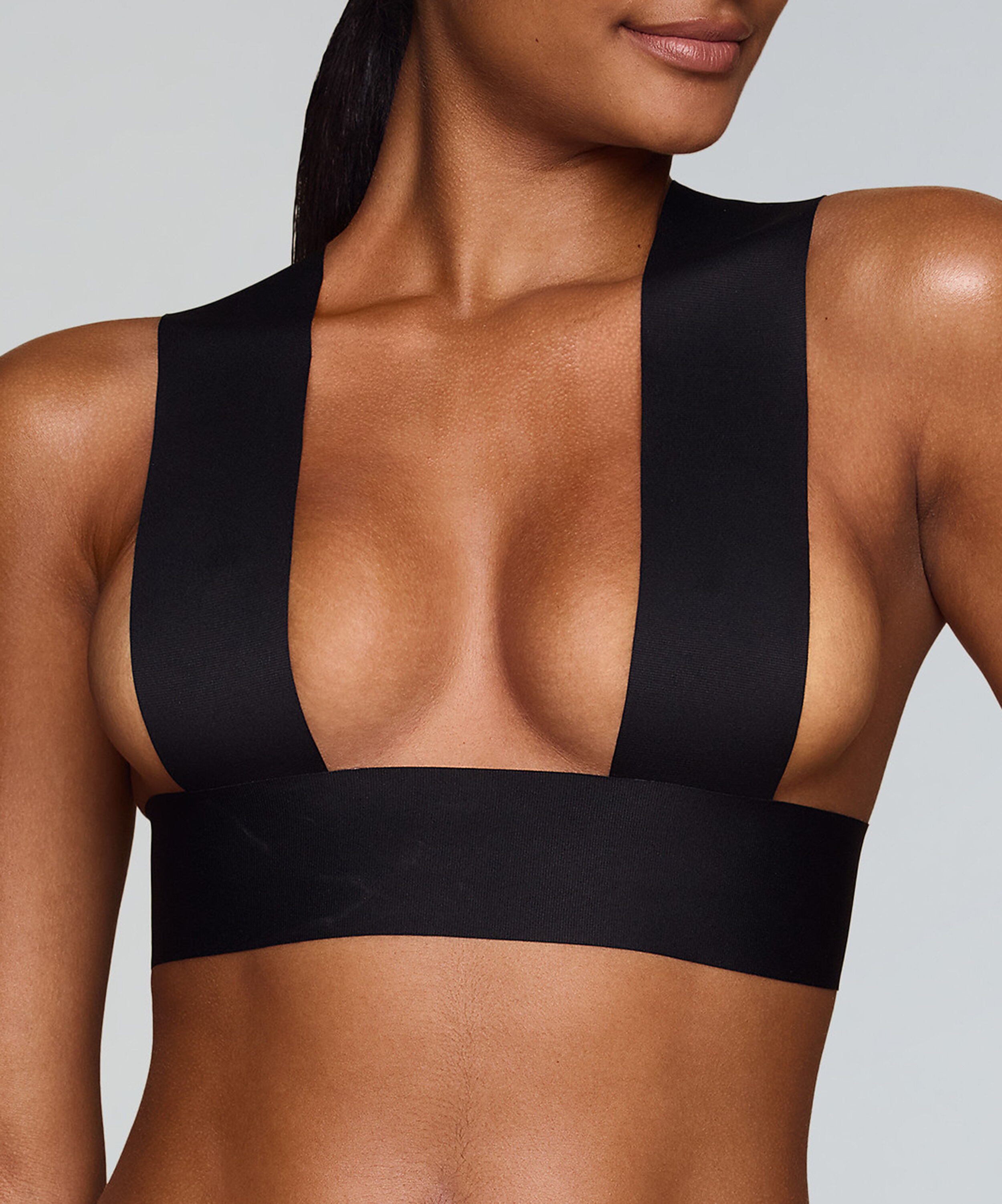 Taśma do biustu, Czarny