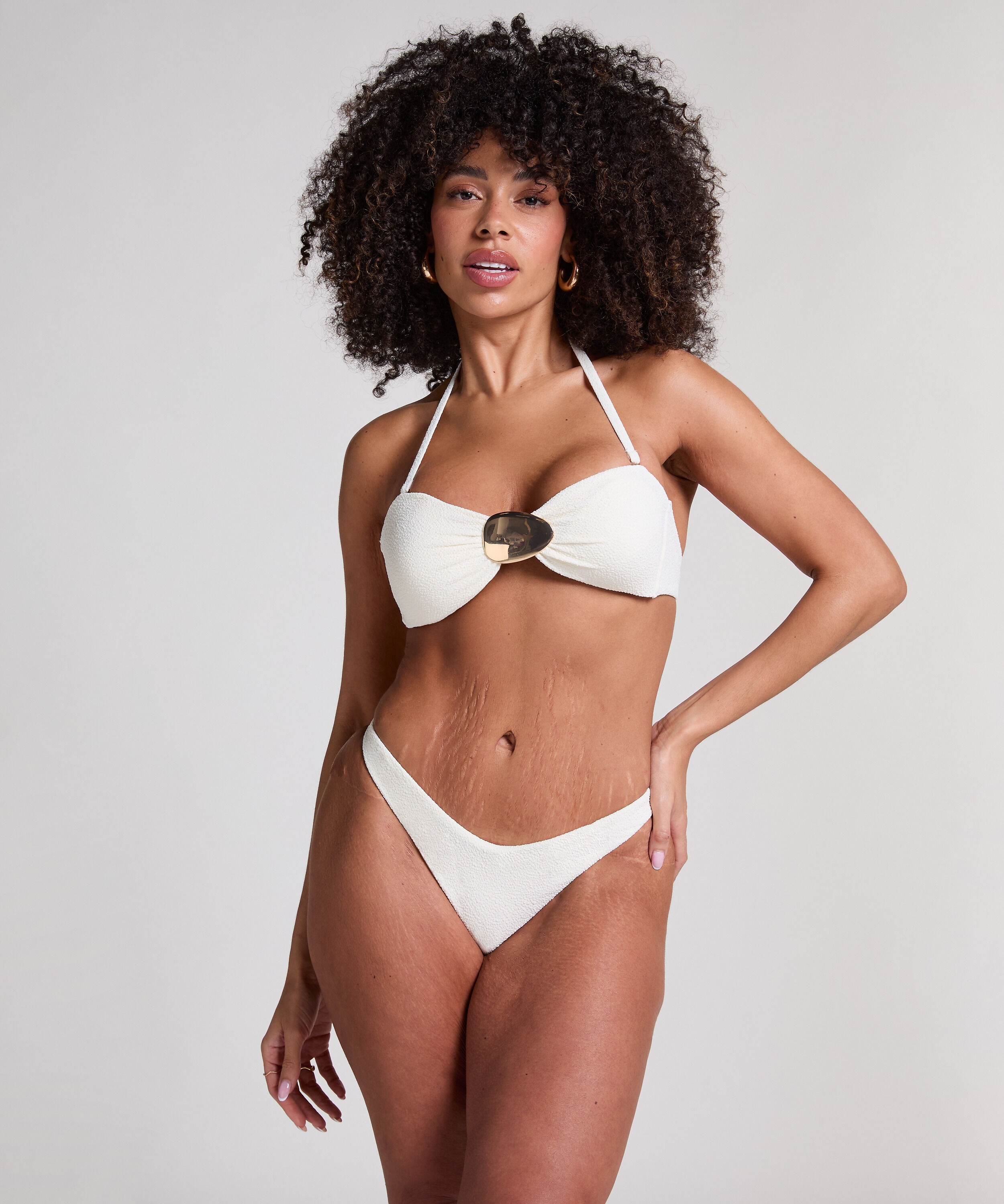 G&oacute;ra od bikini bandea Cabo, Biały