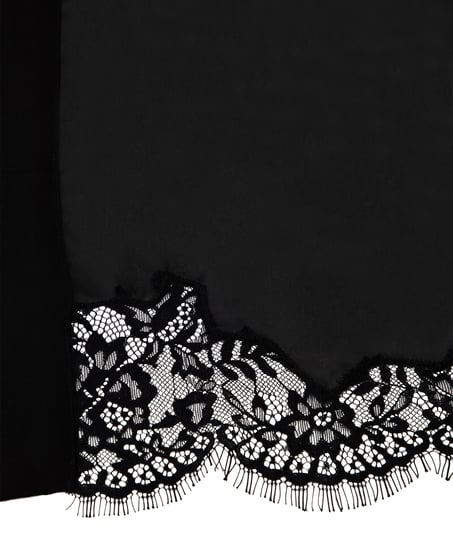 Satynowe kimono, Czarny