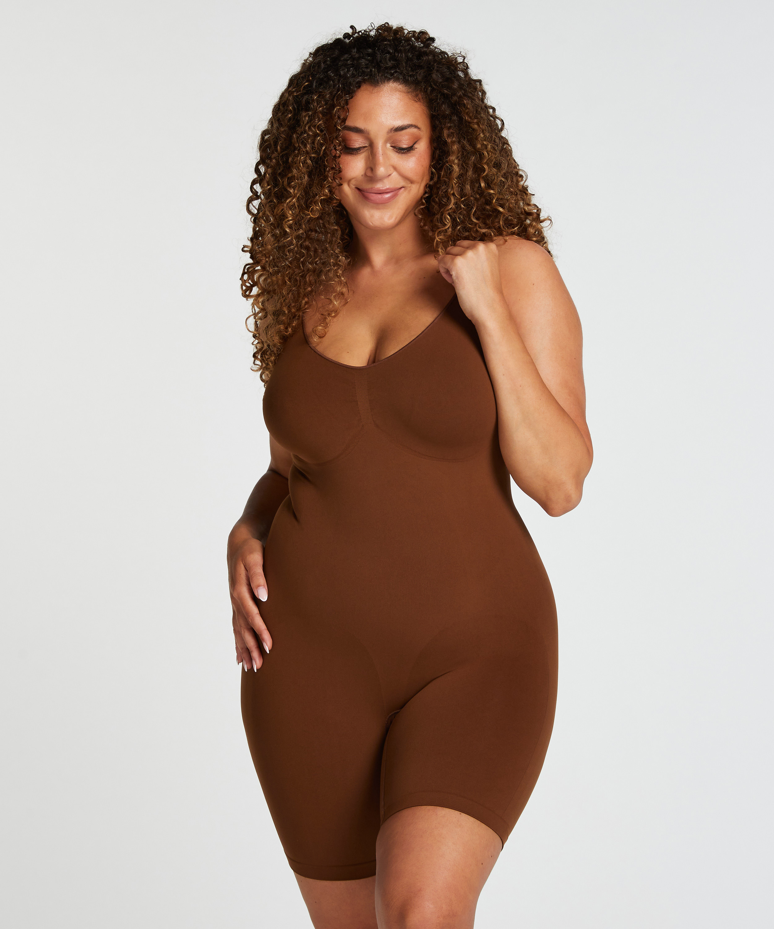 Bezszwowe body podkreślające figurę z wysoko wyciętymi nogawkami, Czerwony, main