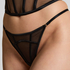 Stringi Marie, Czarny