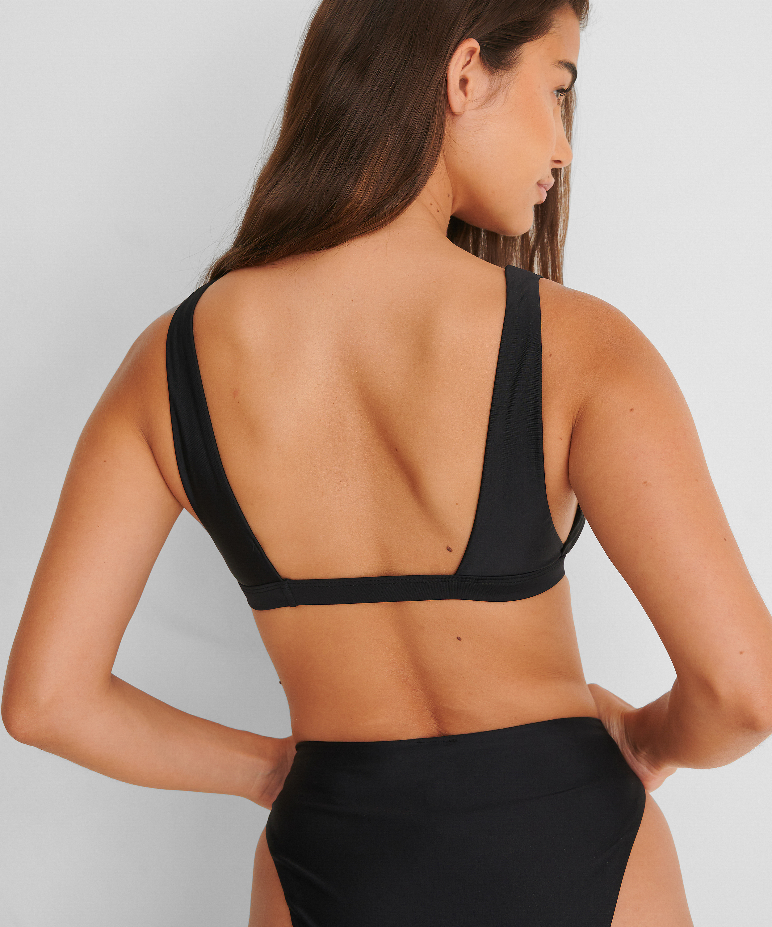 Kr&oacute;tki top od bikini Vintage HKM x NA-KD, Czarny, main